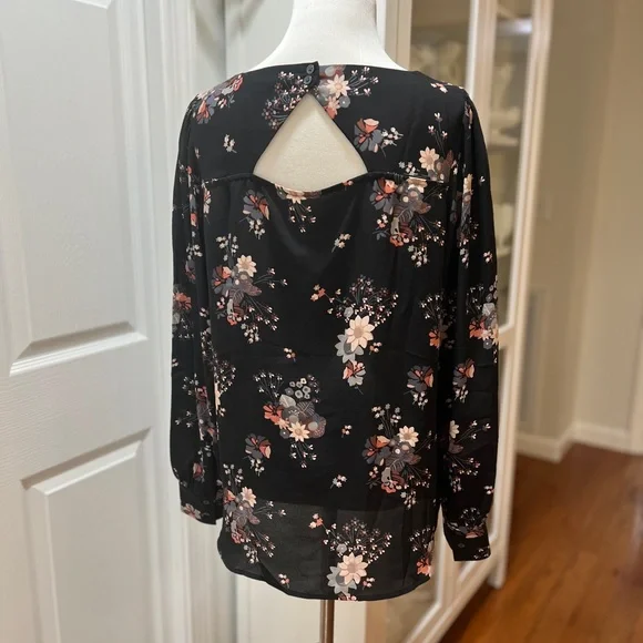 LOFT Black Floral Long-Sleeve Keyhole Back Top - Picture 4 of 6